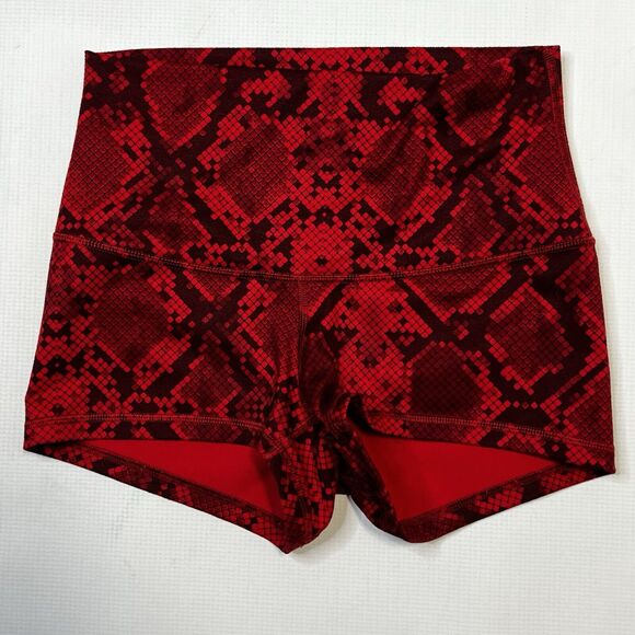 Lululemon Boogie Shorts Black Red Snake Size 4 Fold Over Option Ziggy Cranberry - Picture 4 of 10